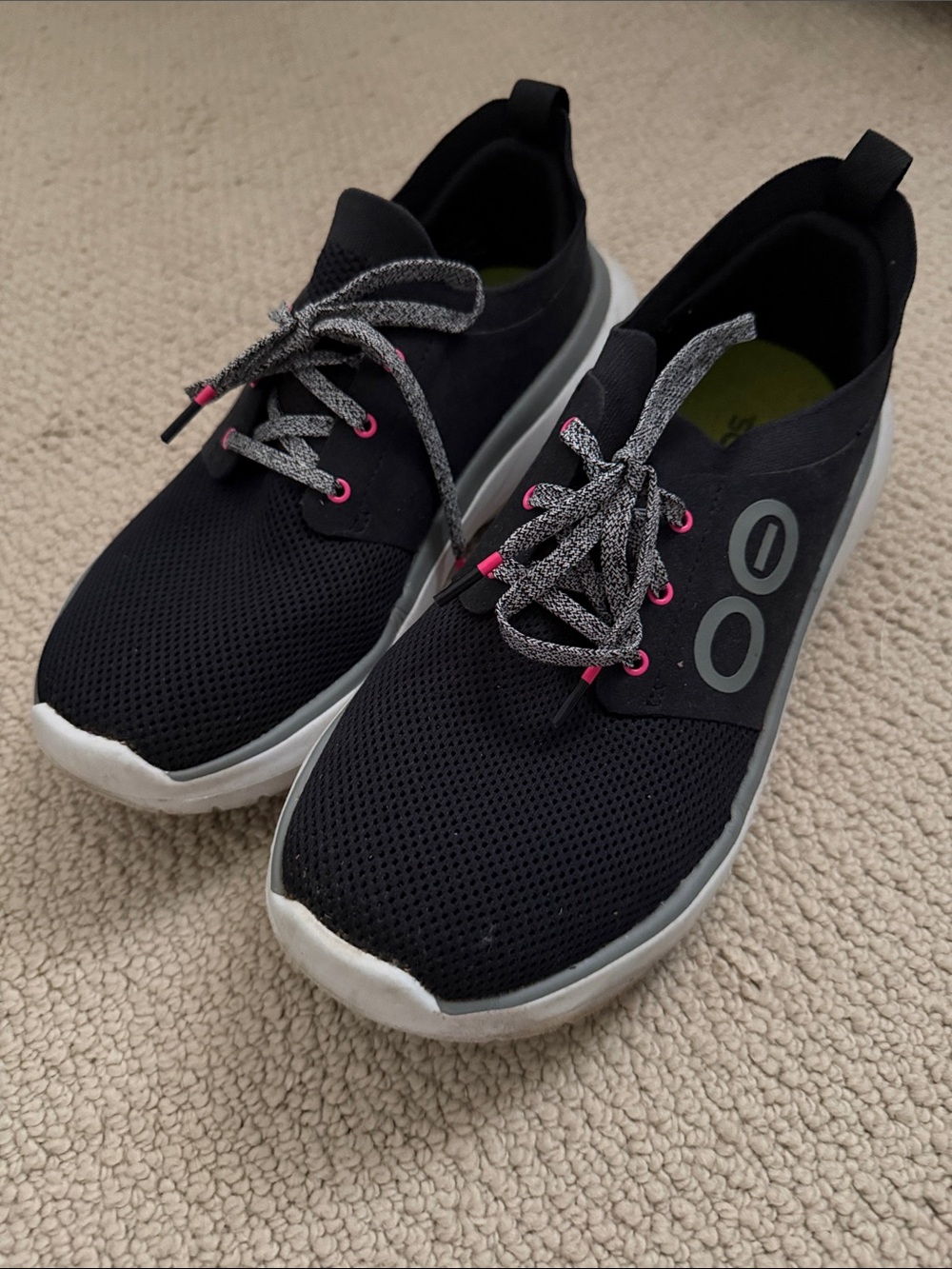 OOFOS Women's Black Sneakers with Pink Eyelet Accents